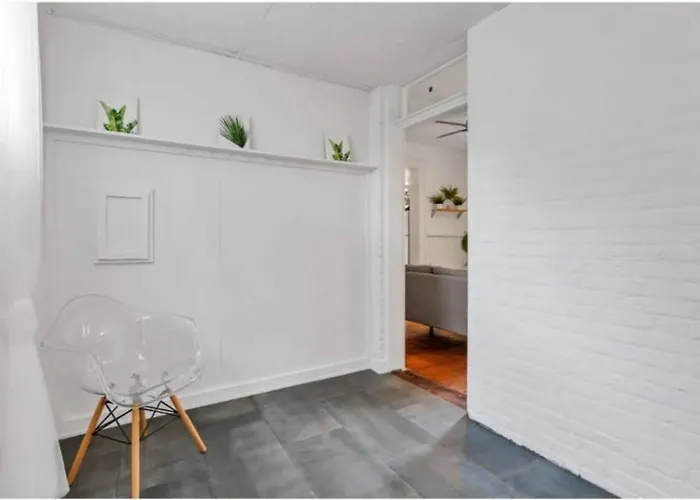 Housepitality - The Short North Sanctuary Apartment