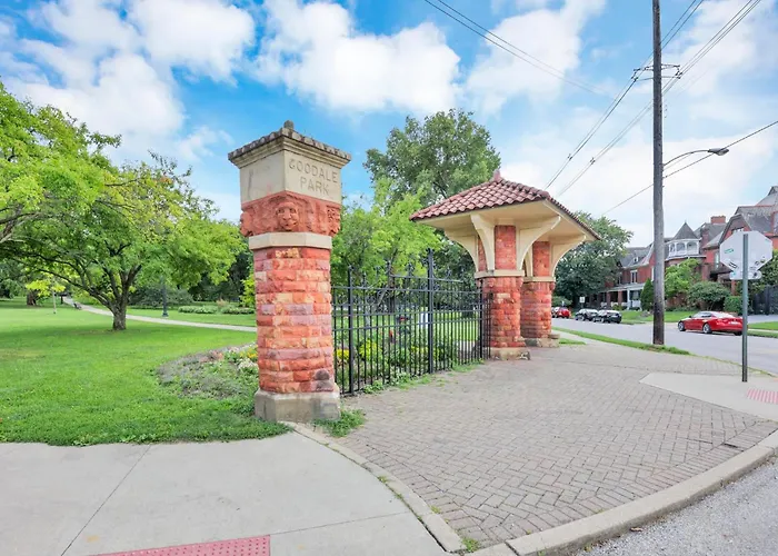 Housepitality - The Short North Sanctuary Apartment