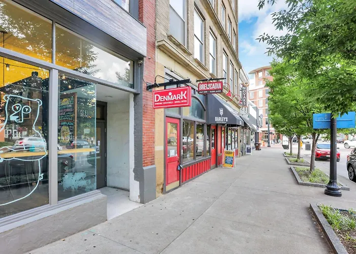 Housepitality - The Short North Sanctuary Apartment